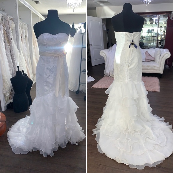 Dresses & Skirts - Sweetheart strapless lace mermaid wedding gown